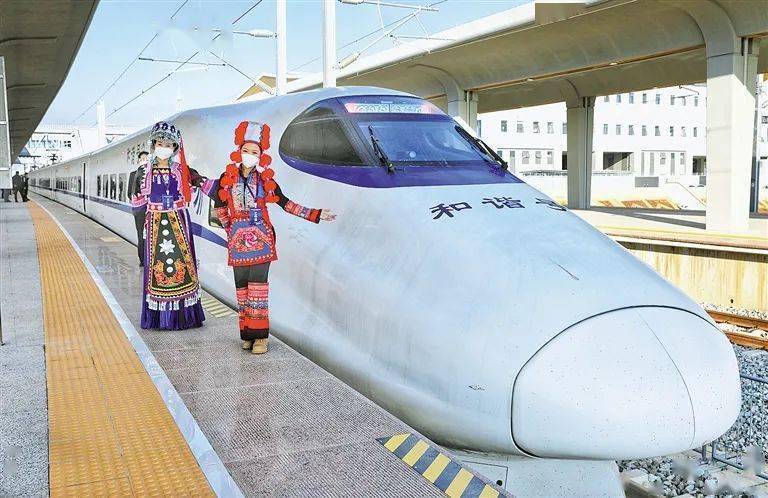 来听红河"老铁路人"和铁路的那些事_毛启红_轨道车_蒙自