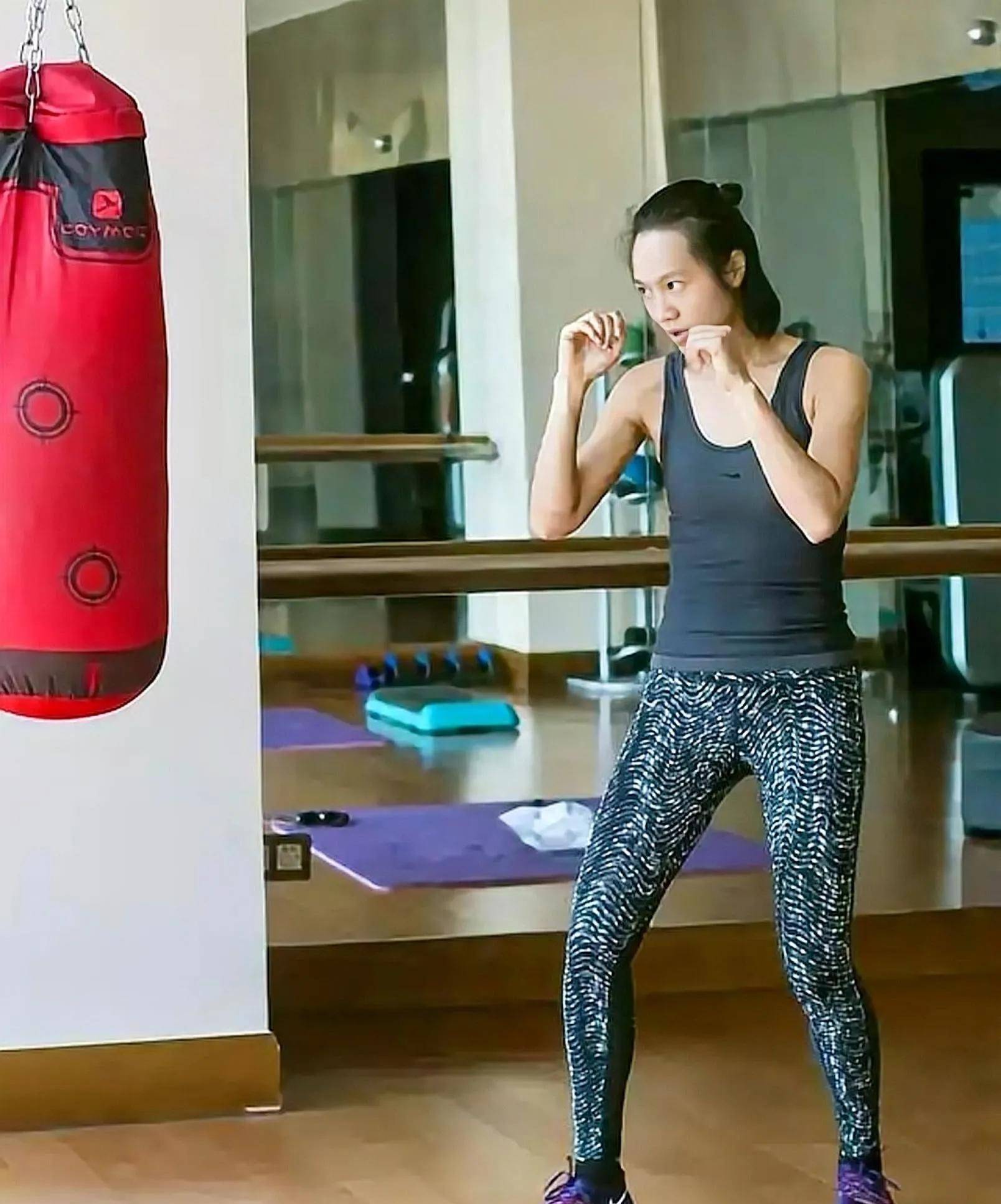 素颜平凡的辣妈朱丹_身材_微博_健身