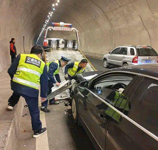 山西一隧道发生事故,4车相撞7人死亡,谈谈法律责任