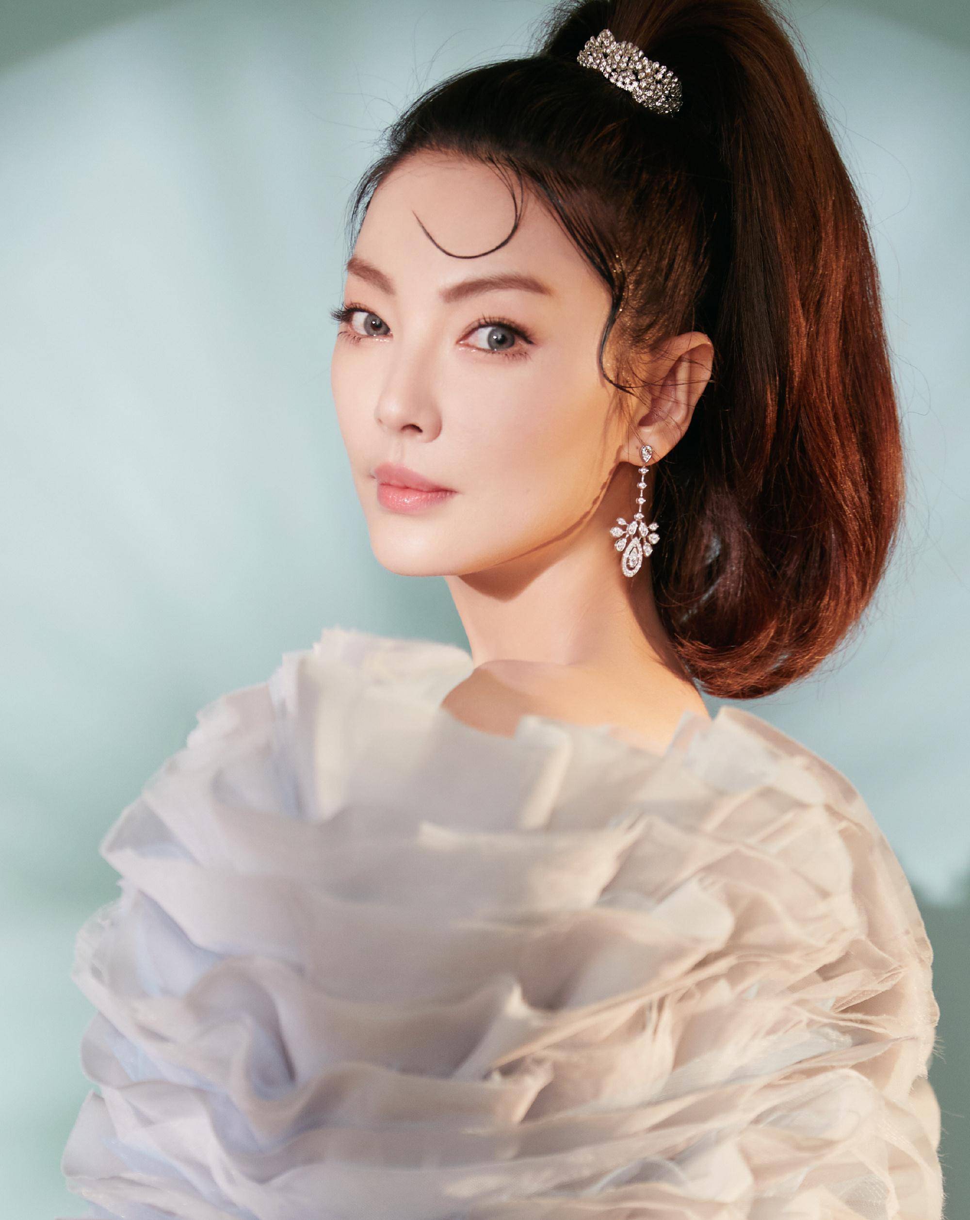 贾玲"坐"杨紫腿上说自己飘轻,沈腾刚成团就偶像"失格"_张雨绮_网友