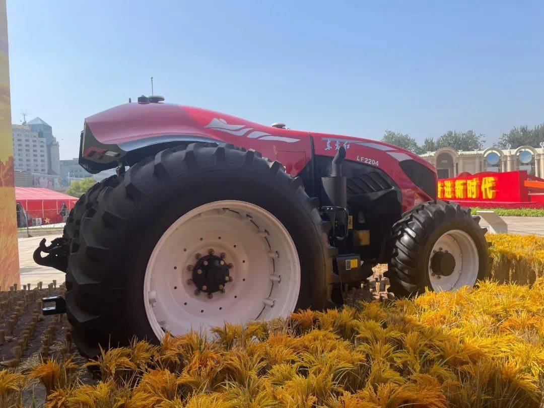 一台拖拉机的高光时刻_技术_动力_作业