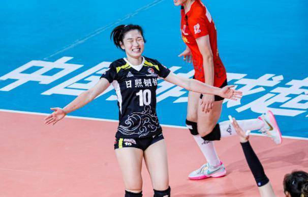 王梦洁为"队花"庆生!