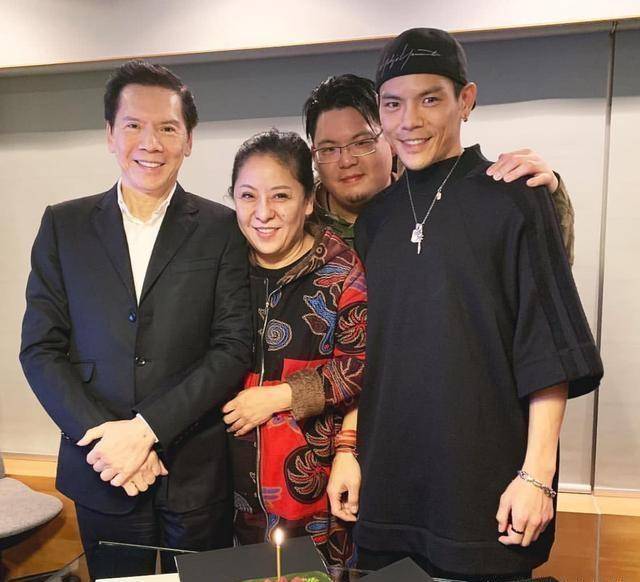 向佐"喜提"女神,向咏恒成珠宝大亨,只剩向佑快"查无此人"了