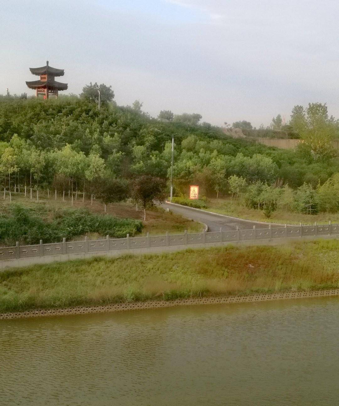 栎阳湖极目天阔,秋色斑斓 长恨春归无觅处,霜叶红于二月花!