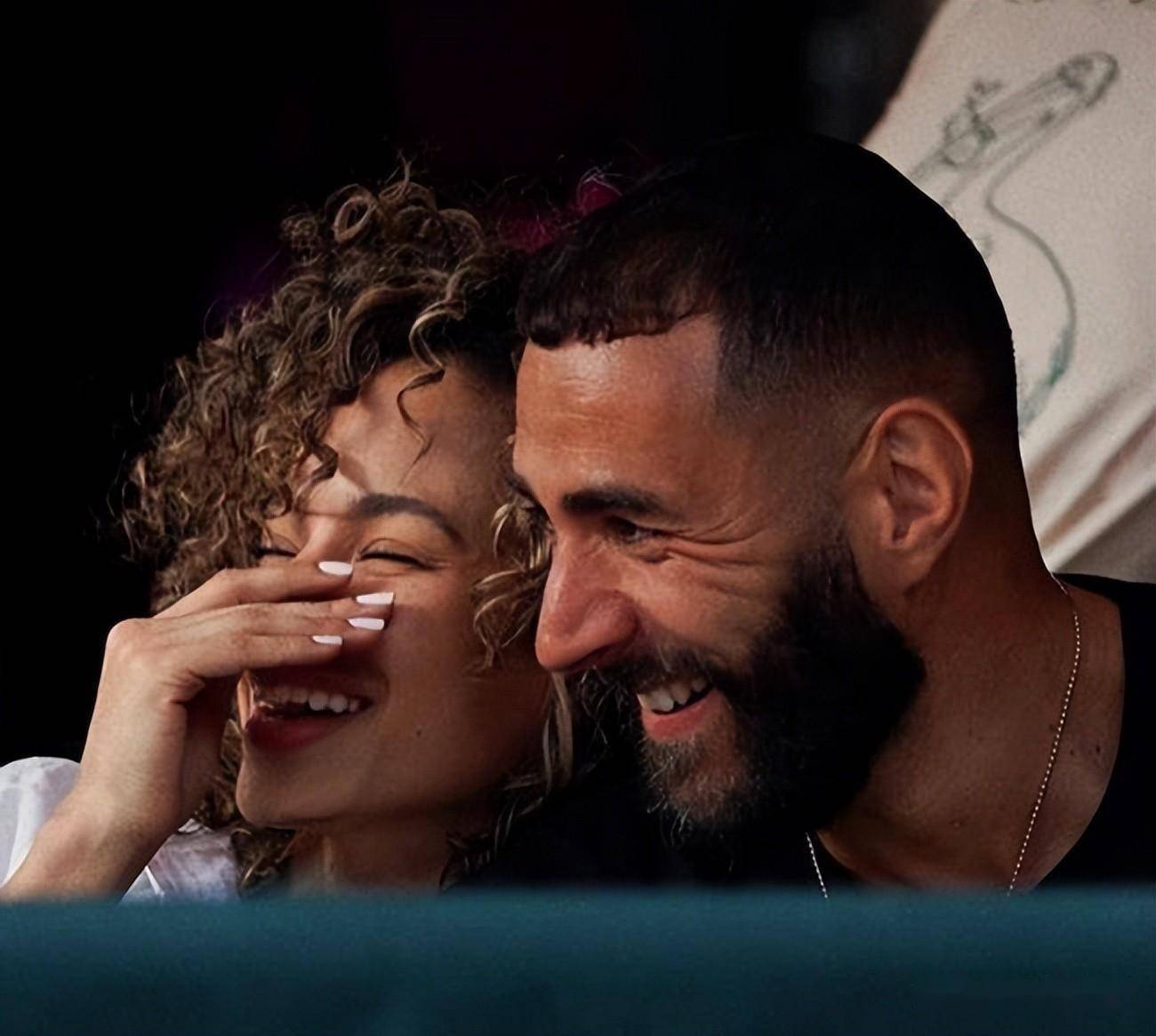 本泽马女友晒生日照,老婆未表态,金球巨星不为世界杯伤感_法国_祖娜