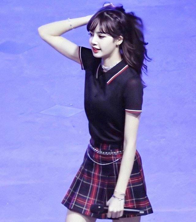 《青你3》lisa解锁绝美造型,衣品接连开挂,时尚表现力令人惊艳_芭比