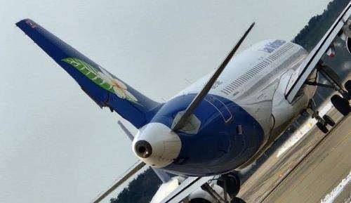 “老挝”两架飞机在韩国仁川机场相撞：一客机尾翼受损航班取消