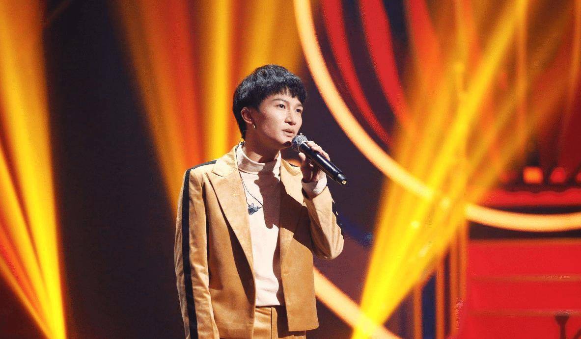 萨顶顶携手周深"左手指月",高音盖过烟花声,你被震撼到了吗?