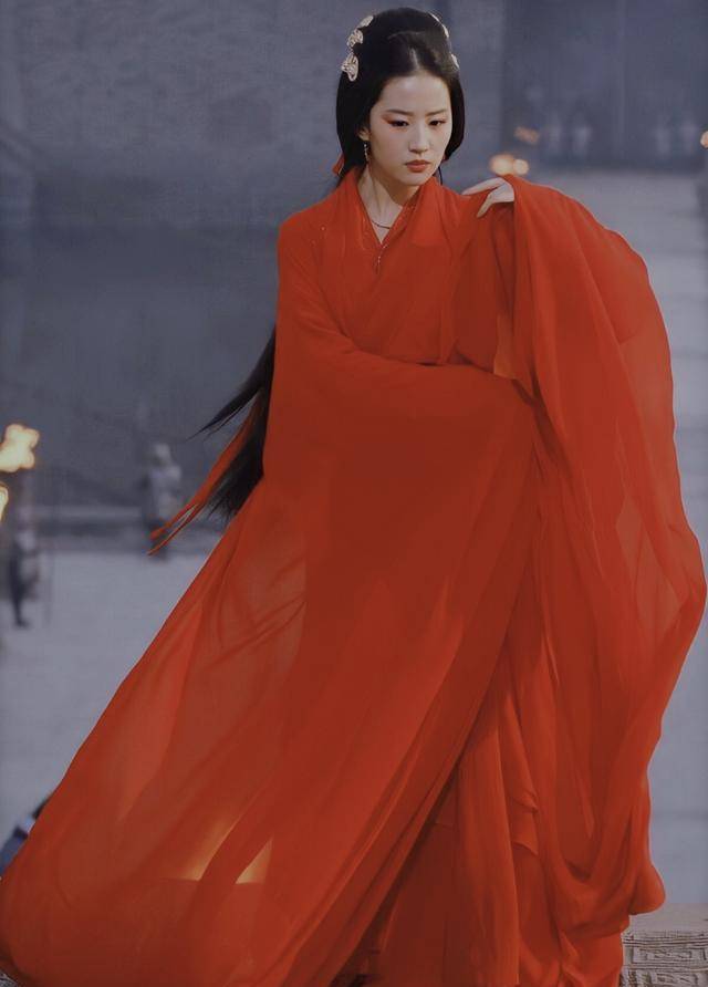 除了白浅太雷人,刘亦菲古装都很惊艳,网友批图出来的清宫图也美_衣服