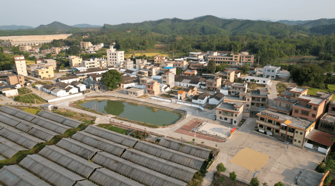 佛冈县迳头镇将"美丽庭院"创建与"幸福积分制"有机结合,以家庭为阵地