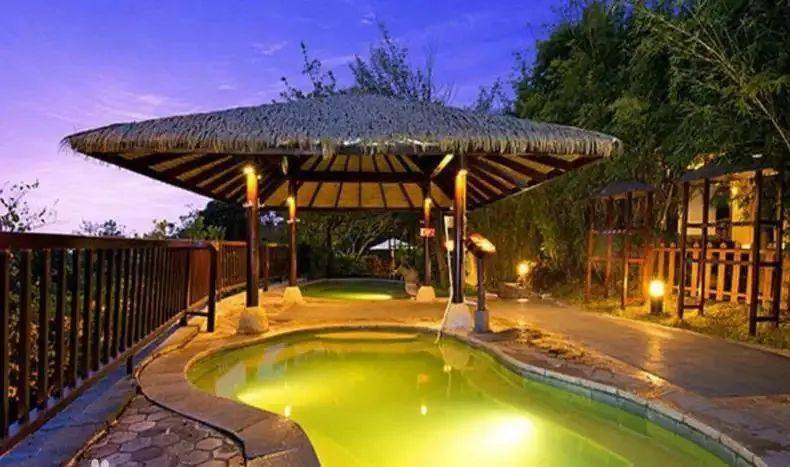 【暖冬游"南平小镇·赏梅花"】五星金叶子温泉酒店の艾米小镇小火车