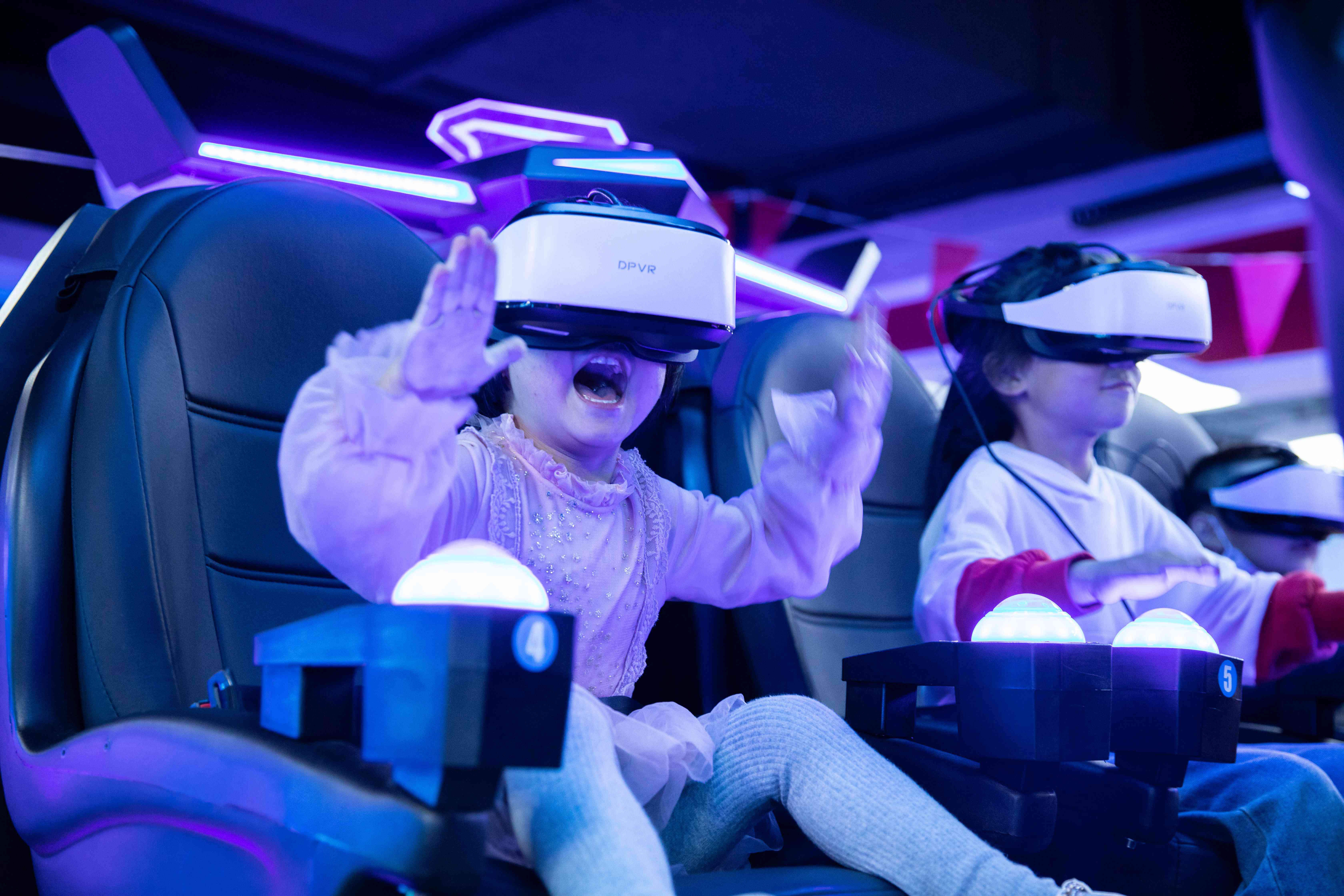 开启虚拟现实时代,选择可靠的vr设备供应商-vr资讯-武汉灵智妙境科技