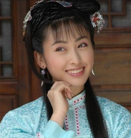 她是吴京唯一的绯闻女友,却与张铁林在一起多年,37岁身材似少女_王雅