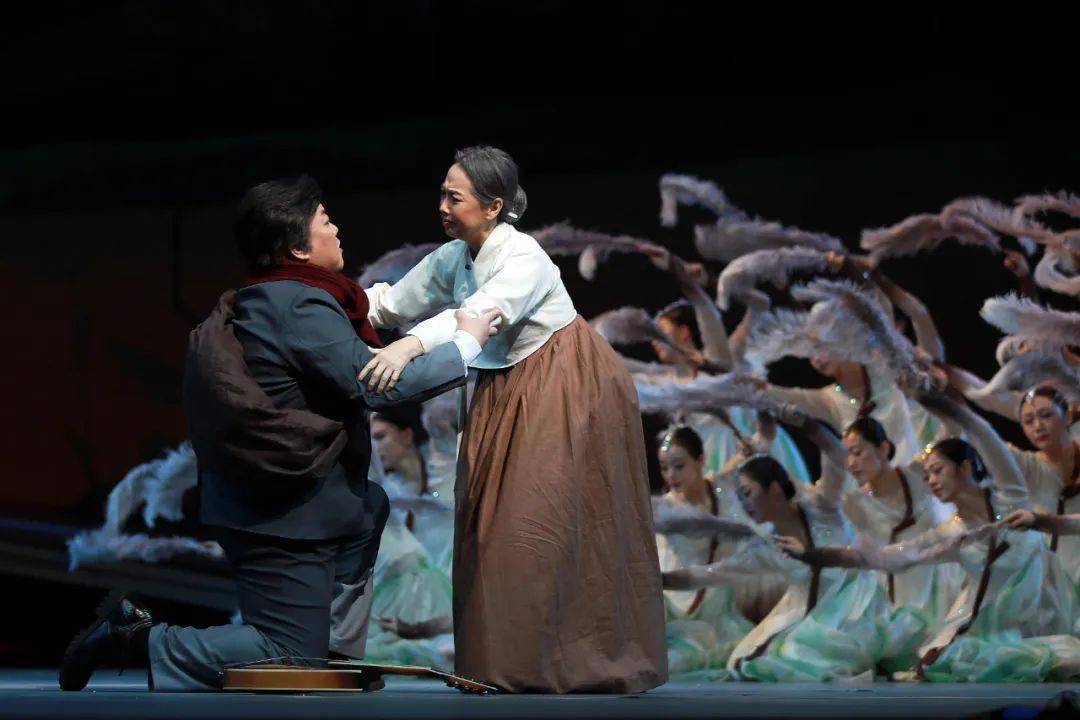 原创民族歌舞剧《郑律成》在中央歌剧院剧场精彩呈现_革命_音乐_创作