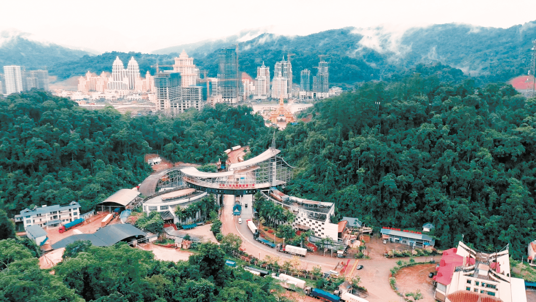 昆明市托管磨憨镇半年来,边陲小镇变投资热土_发展_建设_口岸