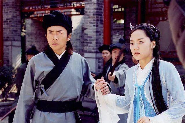 辽国掌权萧太后极力反对杨四郎和铁境公主,但还两人还是因情成婚,久后