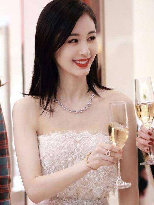王子文与贾乃亮相恋6年,却输给了李小璐,今32岁成人生赢家_观众_感情