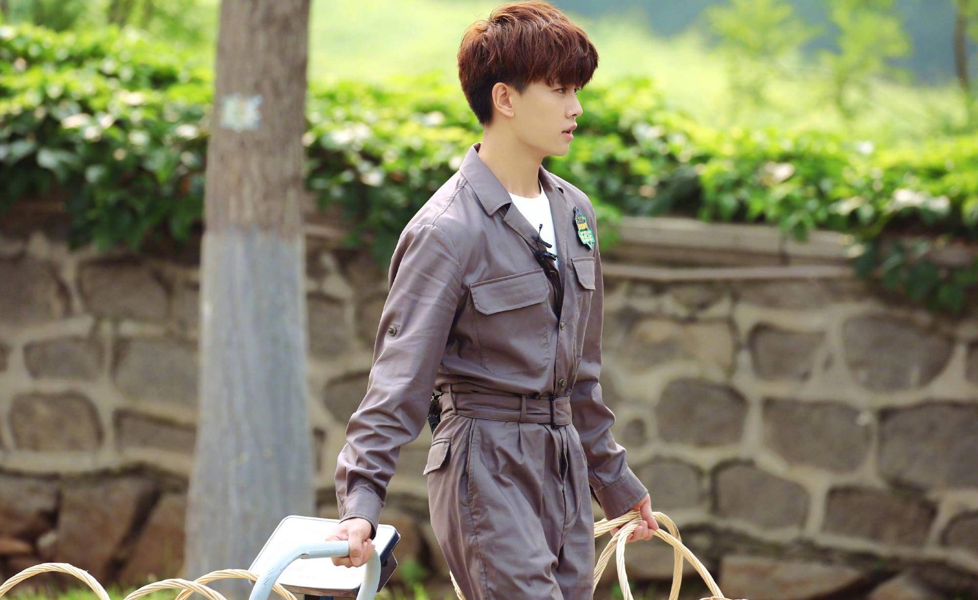 任嘉伦参加《快本》,以仙女造型下凡,粉丝要被他笑疯了_杨紫_节目_秦