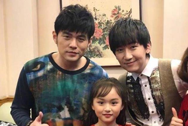 有种"不公平遗传"叫刘楚恬,专门挑好基因遗传,妹妹却长成这样_网友