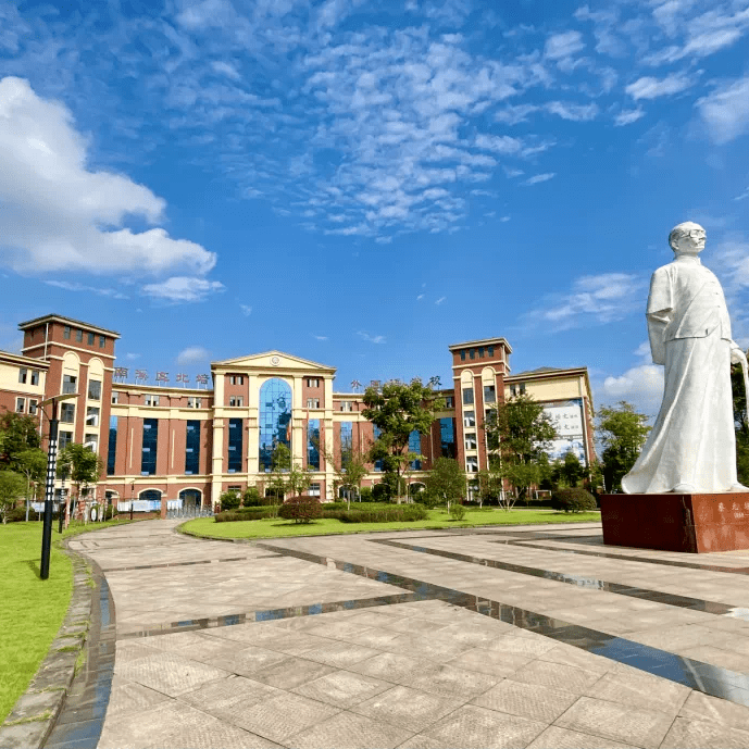 北培外国语学校学校概况四川宜宾市南溪区北培外国语学校是一所集小学