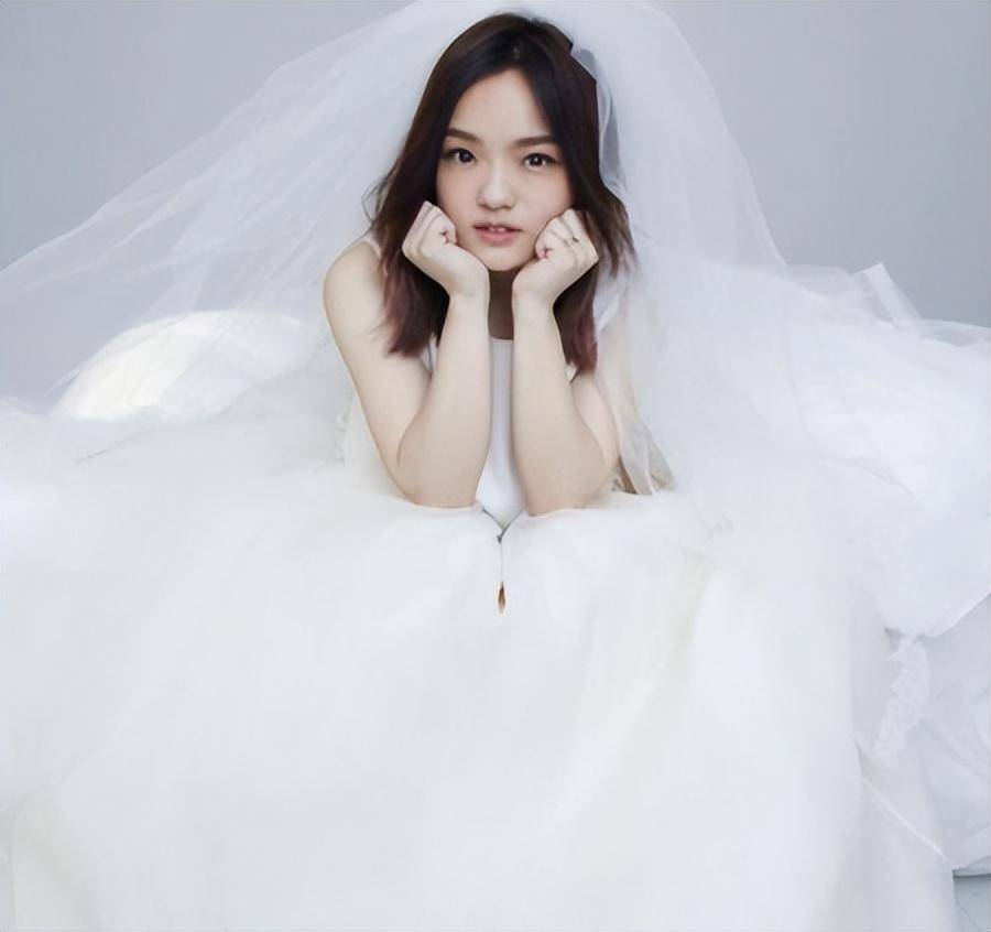 37岁徐佳莹官宣二胎得女,晒女儿小脚丫喜悦之情溢于言表_网友_正式