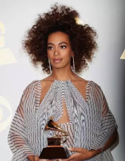 狂殴姐夫jay-z的暴力小姨子 才华竟不输姐姐碧昂丝_solange_beyonce