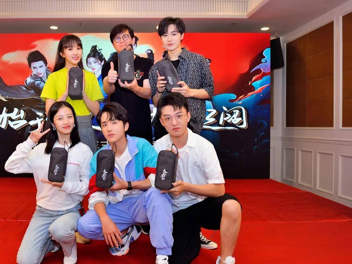 搭档胡歌县委大院热播,张新成双剧待播,与周雨彤付辛博合作_少年_林志