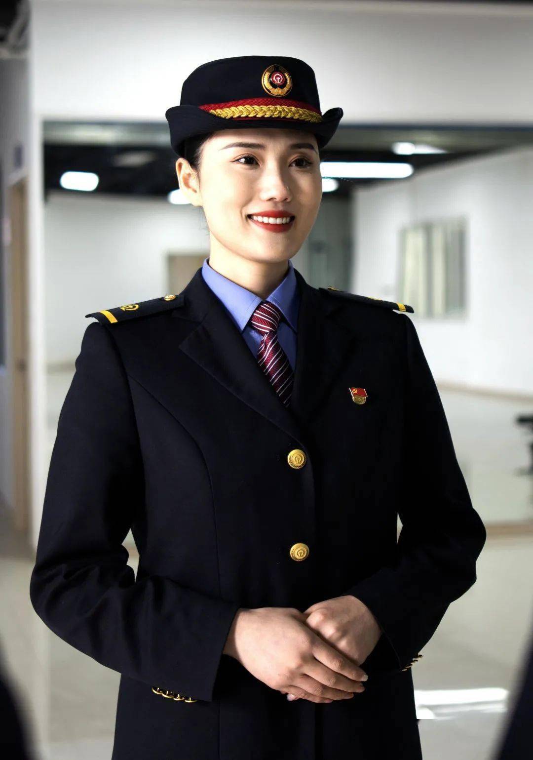 76 开展业务技能培训精心组织乘务员品牌营销等方面入手应急演练