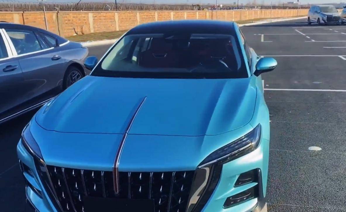 首批"顶配"红旗h6进店,动感蓝色漆面 轿跑套件,竞争力很强大_搜狐汽车