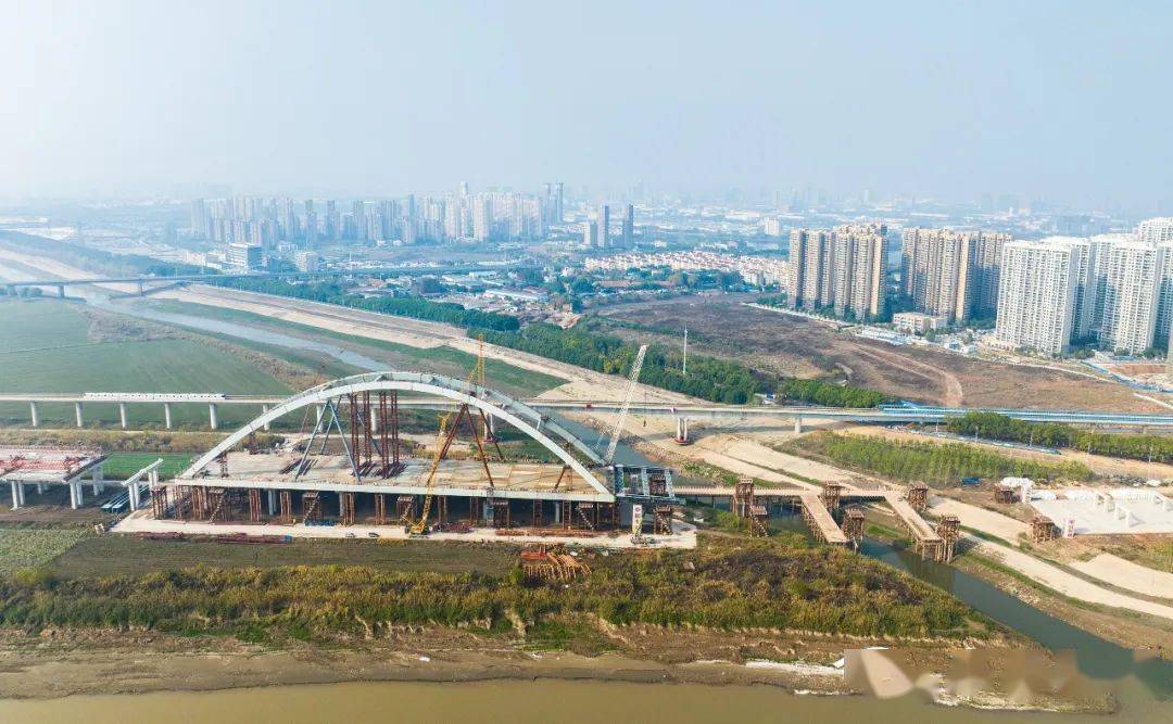 中交二航局左岸大道(万家湖南路-小军山段)项目位于武汉经济技术开发