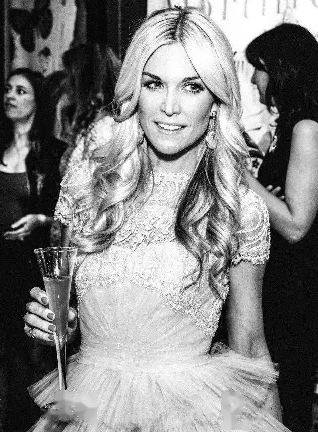 马斯克老妈,当年的选美小姐培养出3个世界级富翁!_maye_南非_孩子