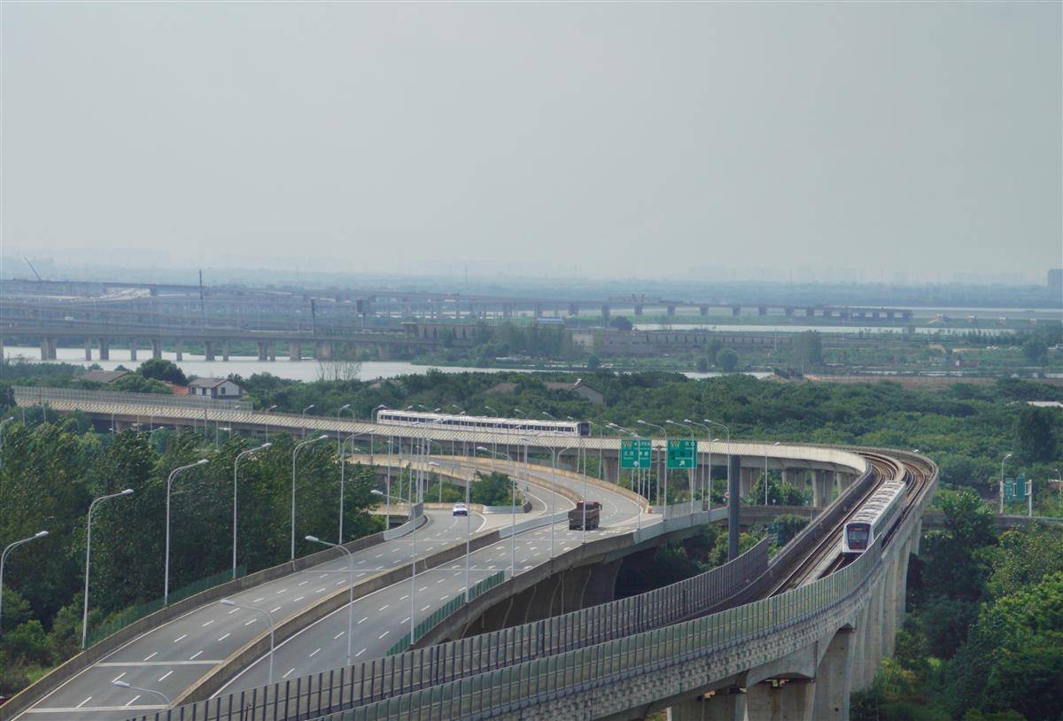 武汉地铁2号线开通十周年：跨江“黄金走廊”送客超27亿
