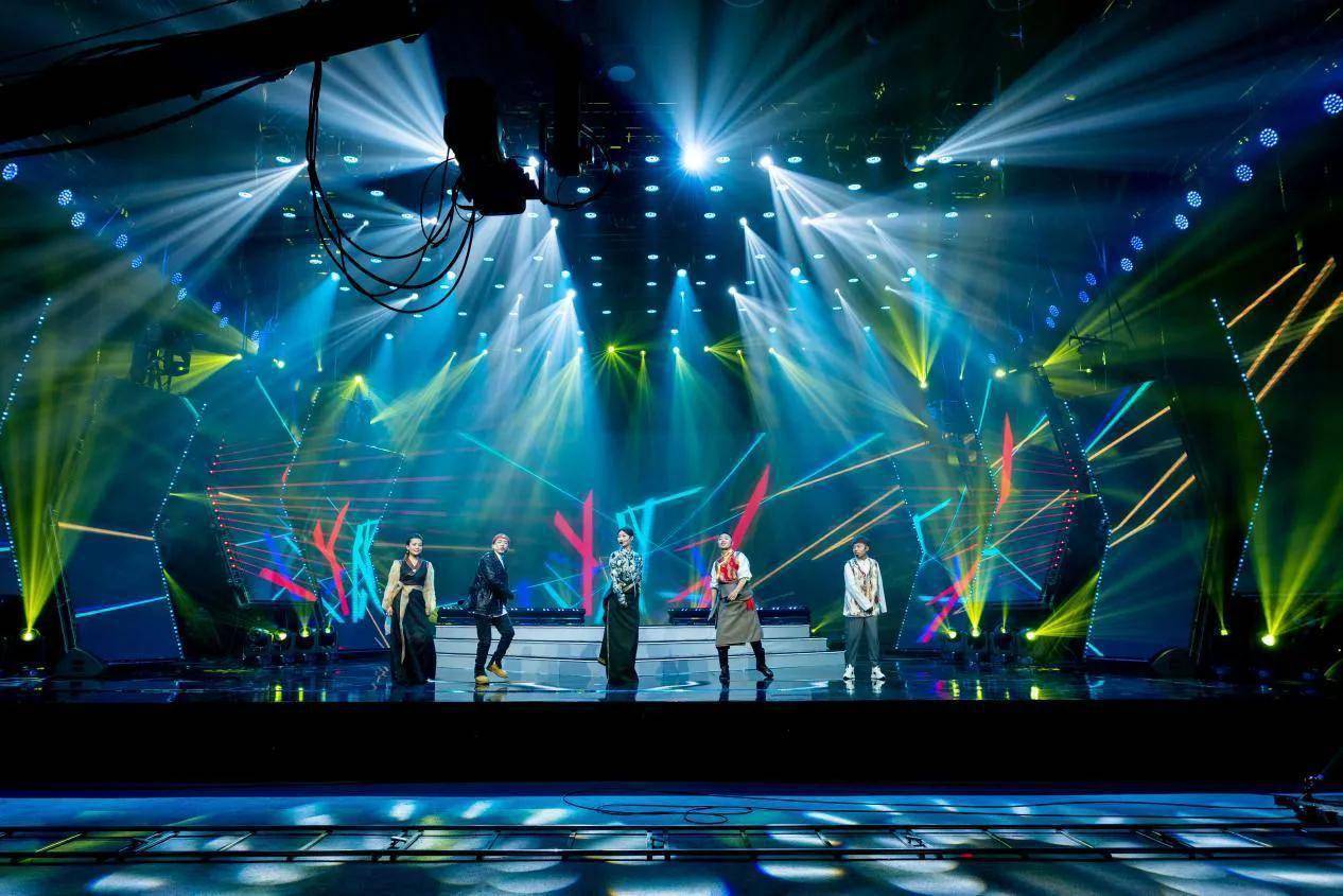 青年歌手三木科带来歌曲《阿吉拉姆》藏风美少年歌手巴尔扎"德格王子"