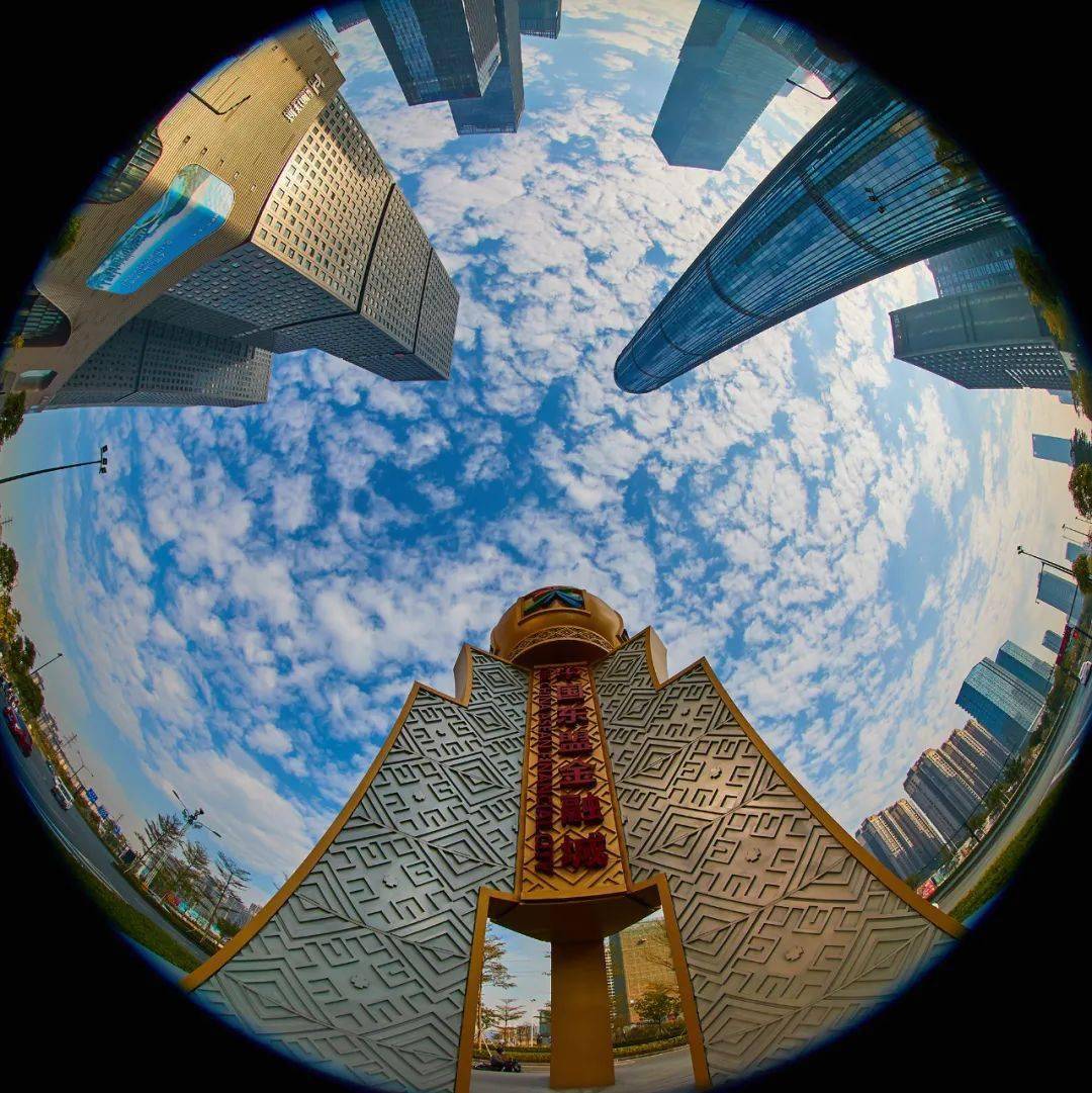 姚让和《中国东盟金融城》黄达琪《青秀山公园东门长廊灯光秀》姚让和