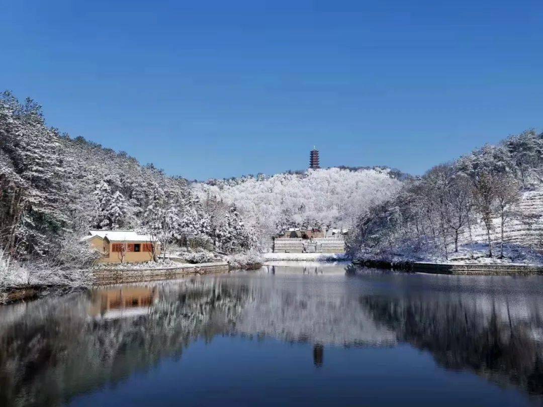 大苏山国家森林公园,地处大别山北麓,位于亚热带向暖温带过渡地区,总