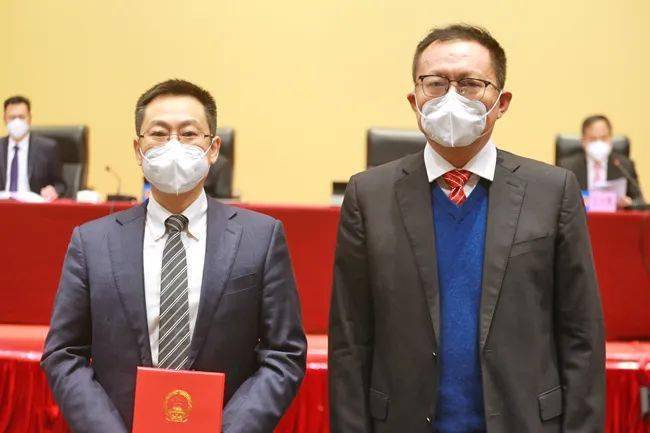 通过并决定任命余小林为儋州市人民政府副市长,任命王清华,夏小华
