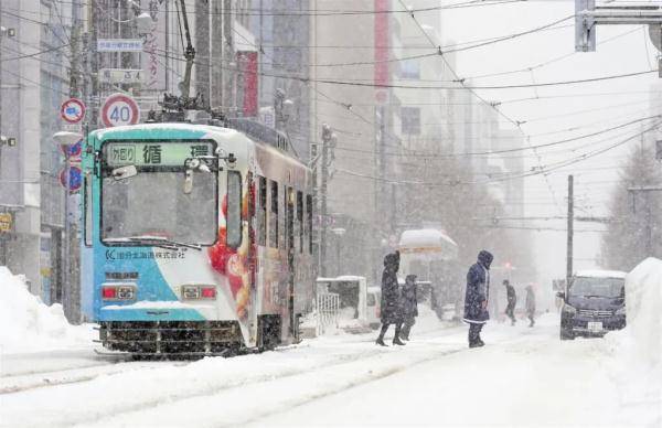 日本强降雪已致百人死伤!北海道的冬天