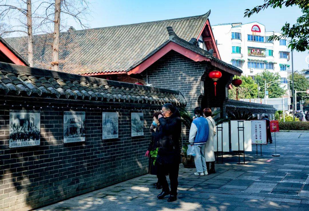 故居内设有《李一氓红色文化主题展》,主题展览全面地介绍了李一氓