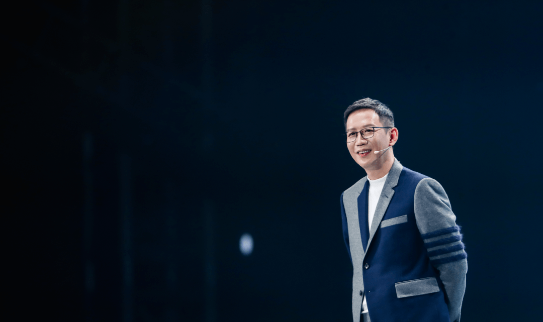 和吴晓波在黄龙,共同期待2023——_预见_杭州_体育馆