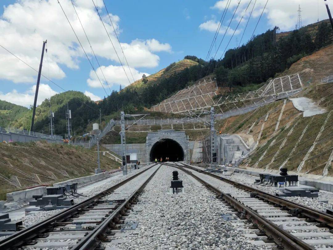 兴泉铁路全线正式贯通运营_隧道_大田_老区