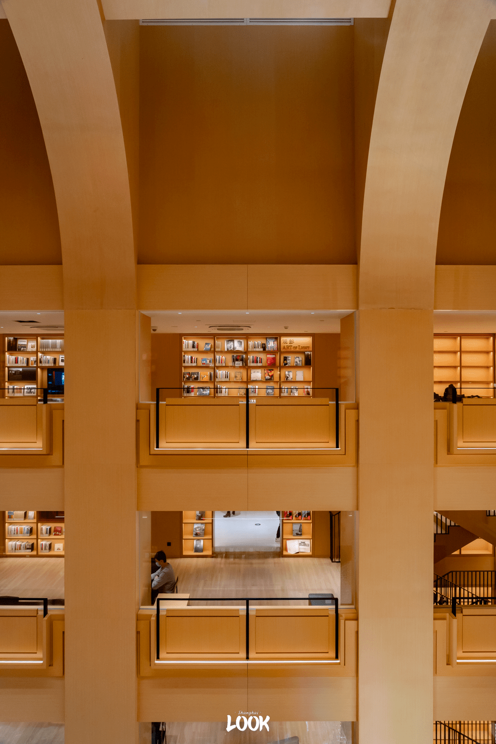 look | 闭馆3年,徐汇区图书馆升级回归_徐家汇_建筑_上海