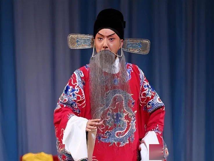 2010毕业于中国戏曲学院,师从吴泽东,朱震东,贾劲松,陈志清,陈国卿