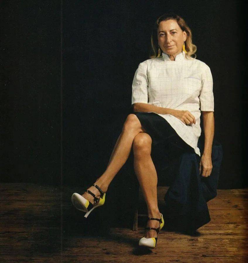 34岁prada最帅"太子爷"继承千亿帝国!网友:比起他,我更爱 .