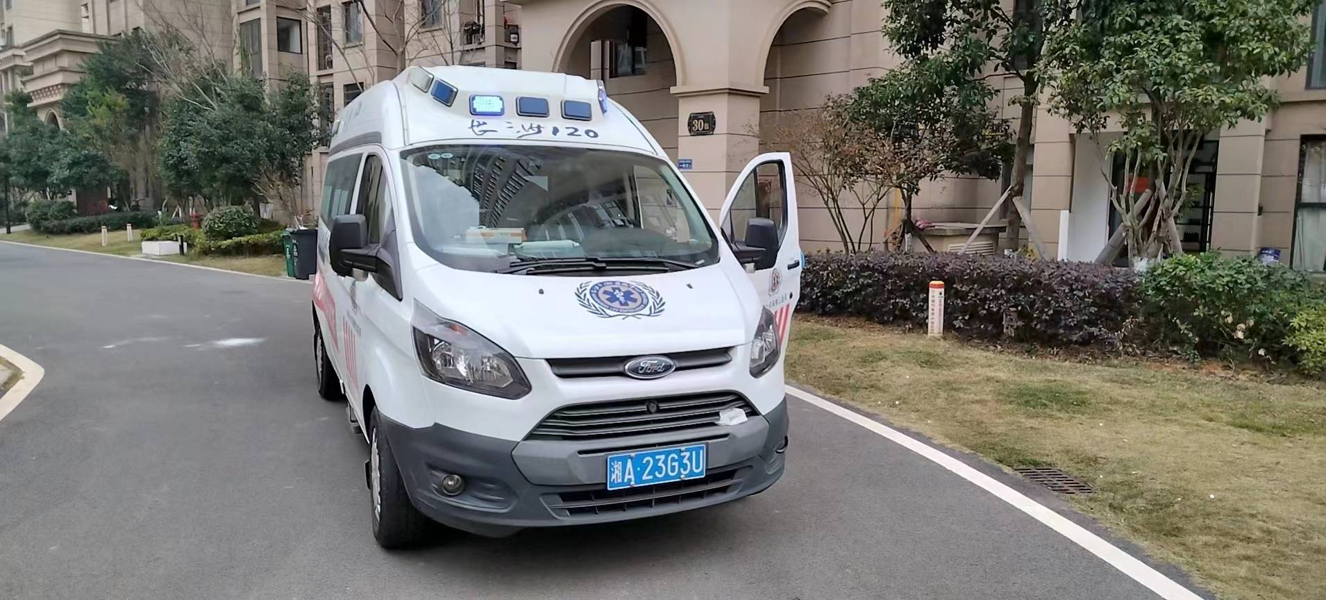长沙大巴司机支援120急救中心，忙得来不及吃饭：希望少出车