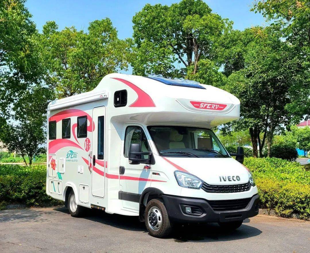 赛沸尔依维柯c型双拓展房车 明艳外观 温馨内饰 开启新年出游好心情