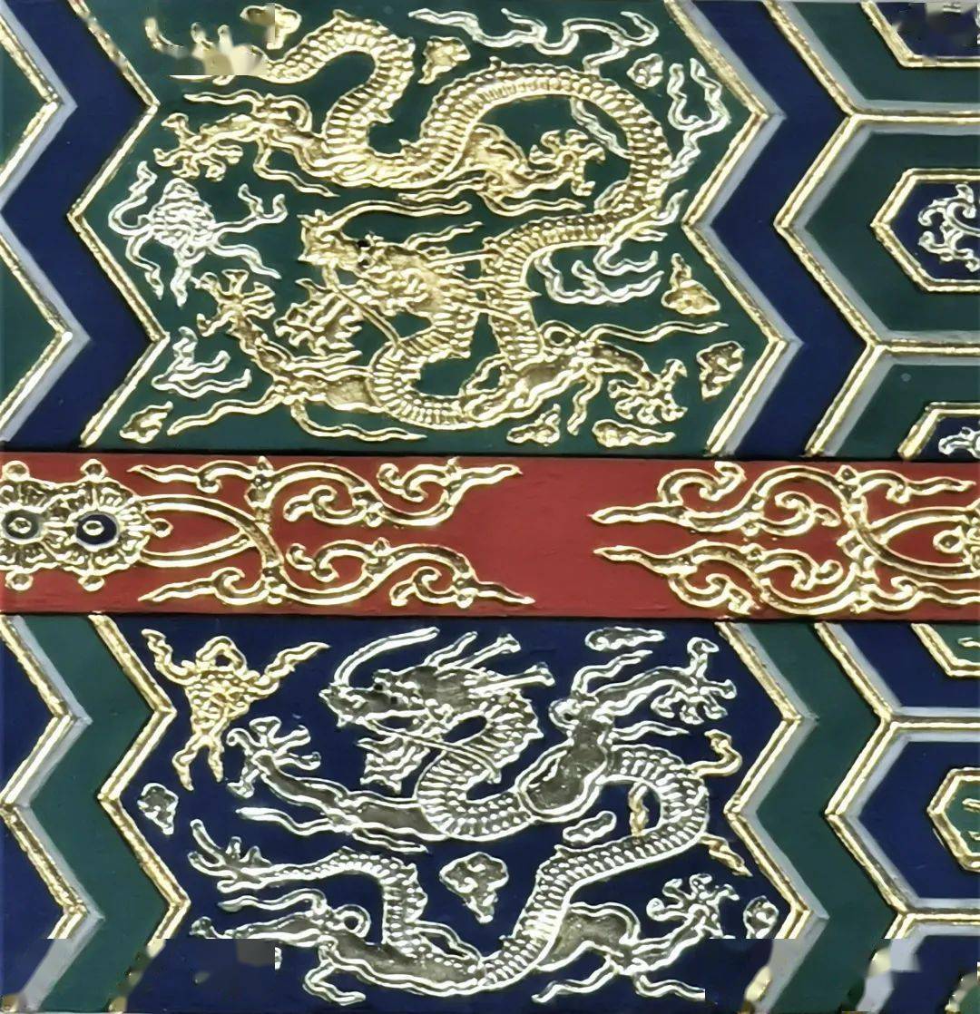 龙和玺彩画,安海之弋公司绘制细看会发现,这些龙虽然都是贴金,颜色却