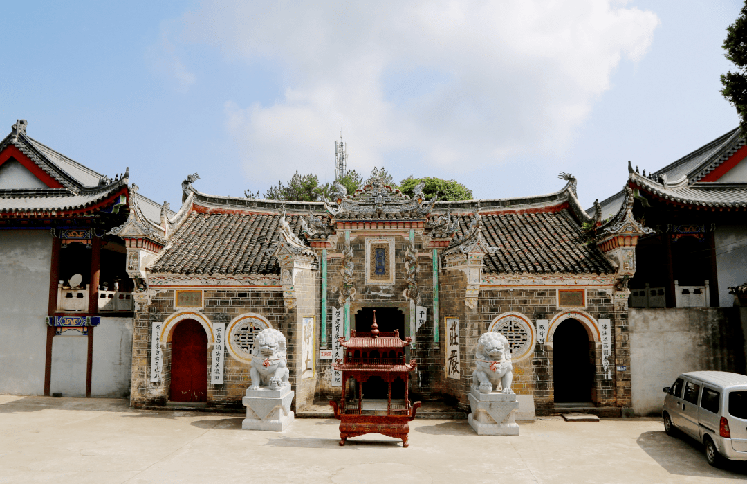 白雲寺位於安康瀛湖景區內的天柱山頂圖片來源於漢濱區文化館白雲寺每