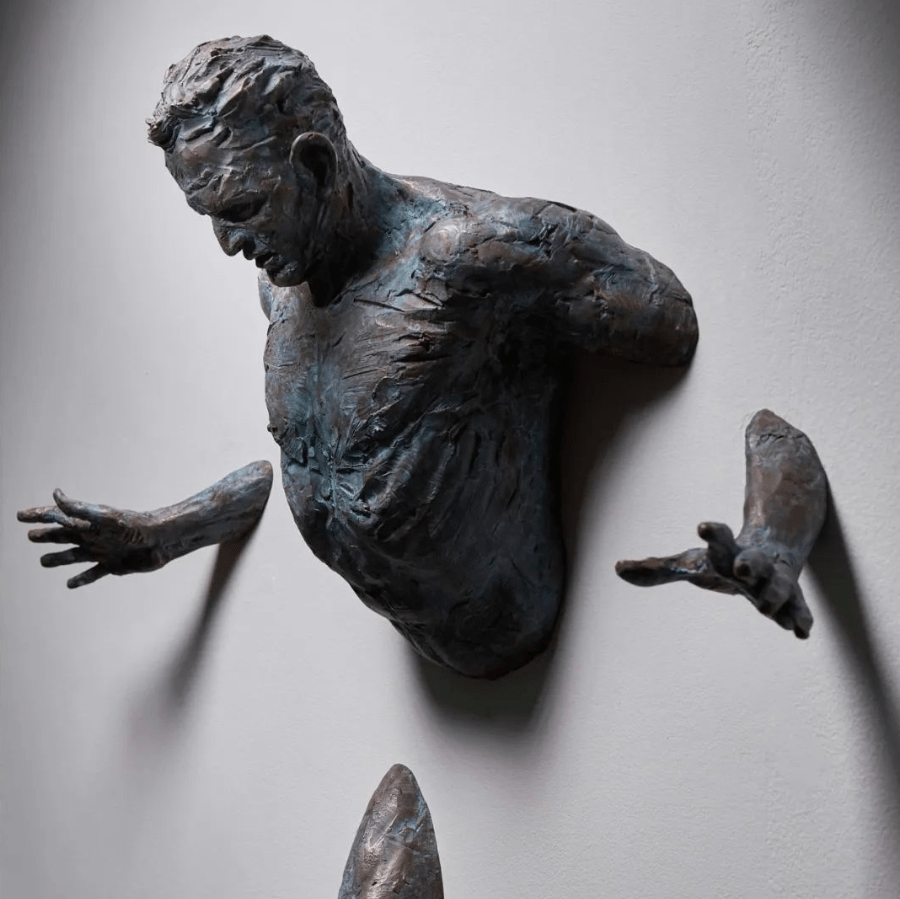 破墙而出的个性,艺术家普格利泽 强劲伟岸的男性人体雕塑_作品_想象力