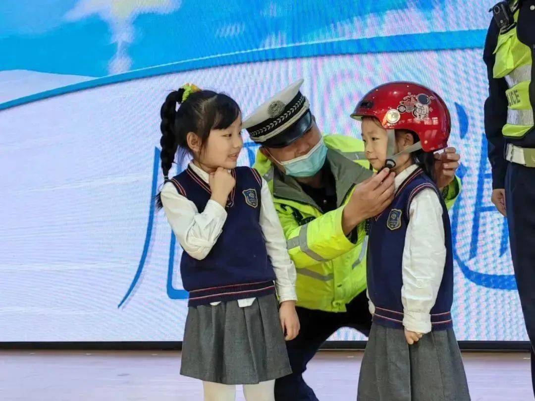 他们,让射洪人敬畏,安全又温暖_公安_女子_老人