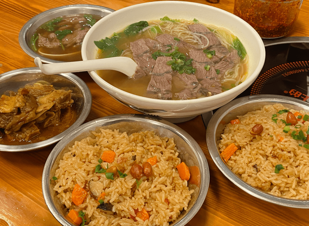 推荐牛肉羹,咸饭,牛排,红烧牛筋,喜欢福建特色的朋友应该会很喜欢.